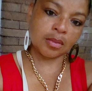 Meet your Posher, Joyce